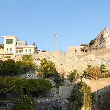 Dell'arco Apartment